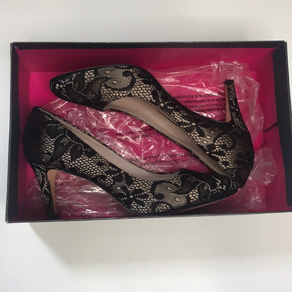 Black/Nude Lace/Satin Vince Camuto Heel